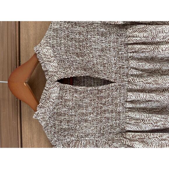 NWT THML Ruffled Smocked Sleeveless Top Keyhole Back Women’s size Small - Picture 11 of 15